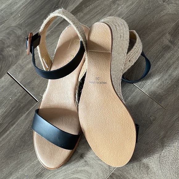 NWOT Office London sandals. - Picture 4 of 4